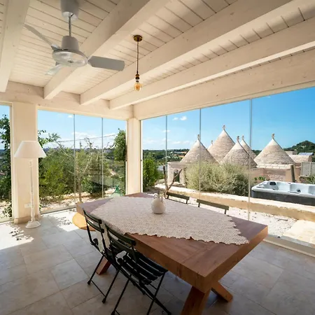 Charming Trulli With Pool & Jacuzzi Альберобелло