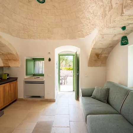 Вилла Charming Trulli With Pool & Jacuzzi Альберобелло