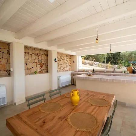 Charming Trulli With Pool & Jacuzzi Villa