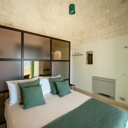 Charming Trulli With Pool & Jacuzzi Альберобелло