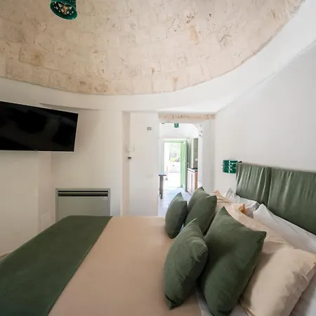 Villa Charming Trulli With Pool & Jacuzzi