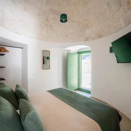 Charming Trulli With Pool & Jacuzzi Villa