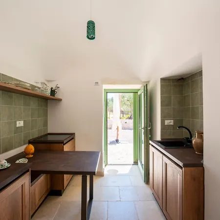 Charming Trulli With Pool & Jacuzzi Вилла *