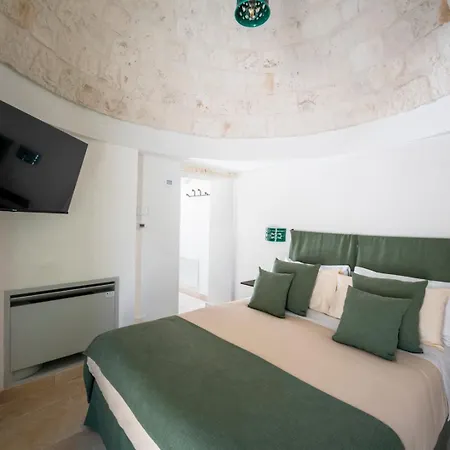 Charming Trulli With Pool & Jacuzzi